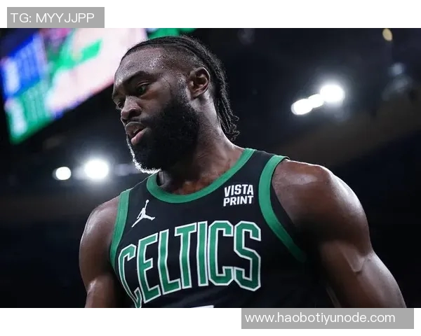 杰伦布朗直言AI泛滥发际线粉蹭对手引发热议 杰伦布朗直言AI泛滥发际线粉蹭对手引发热议