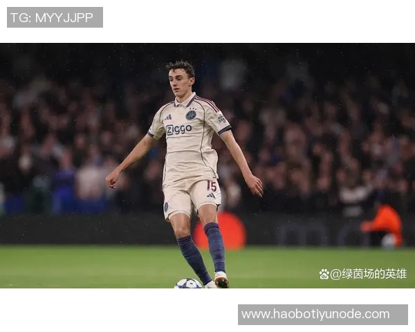 瑞天空报道曼联纽卡法兰克福争夺阿贾克斯17岁中场新星莫吉奥 瑞天空报道曼联纽卡法兰克福争夺阿贾克斯17岁中场新星莫吉奥